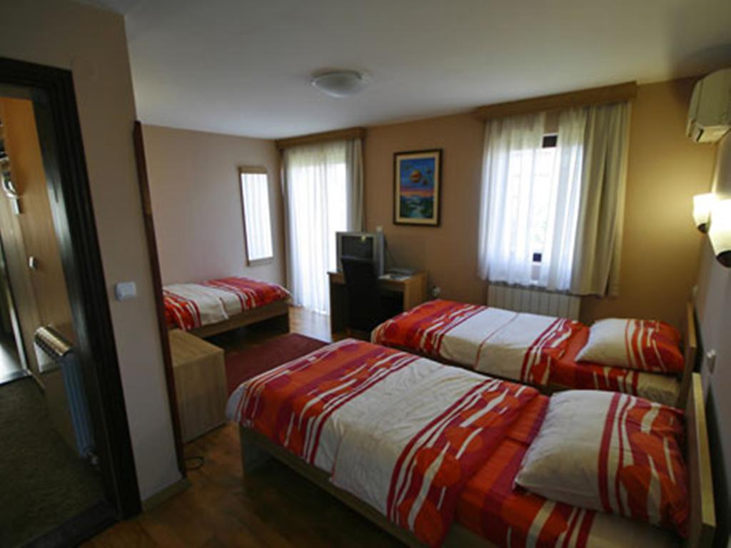Hotel Ambiente Podgorica Chambre photo